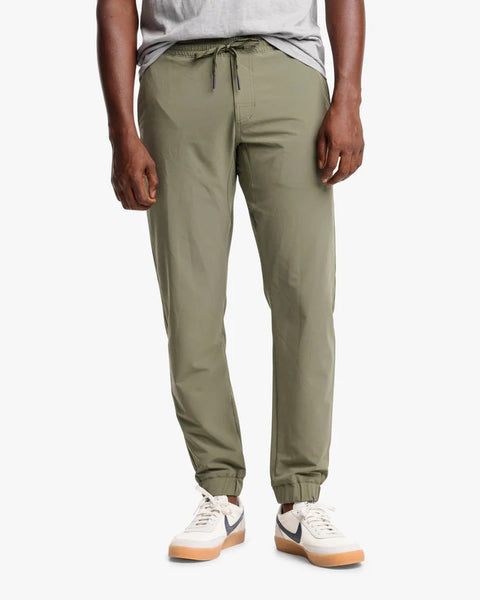 Southern Tide Men Excursion Performance Jogger In Pine