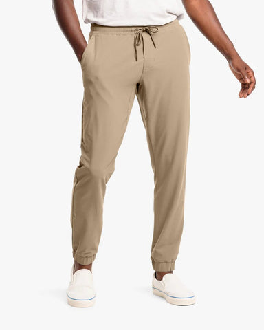 Southern Tide Excursion Performance Jogger In Sandstone Khaki